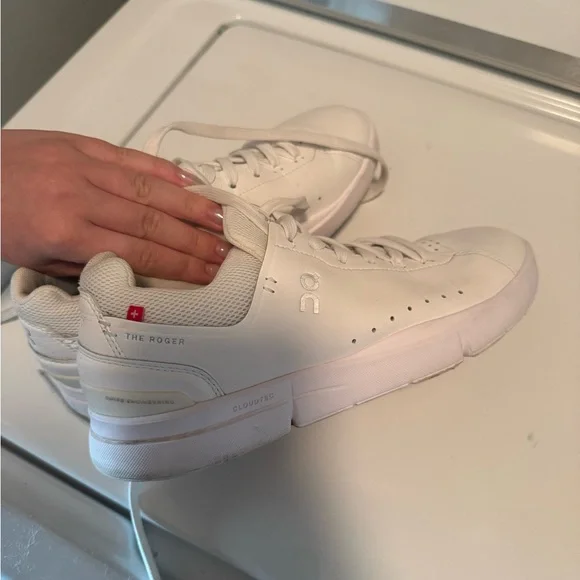 White On Cloud “The Roger” - Picture 6 of 7